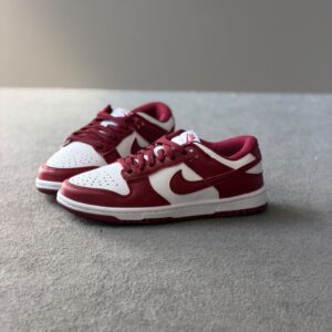 Tênis Nike SB Dunk - Bordo