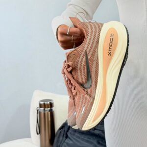 Tênis  Nike Vomero Plus  - Cappuccino