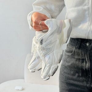 Tênis New Balance 9060  - Couro Legitimo- Cinza Claro \ Branco