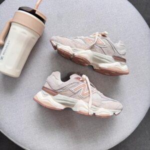 Tênis New Balance 9060  - Couro Legitimo- Felpudo