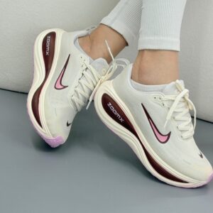 Tênis  Nike Vomero Plus  - Off \ Bordo \ Rosa
